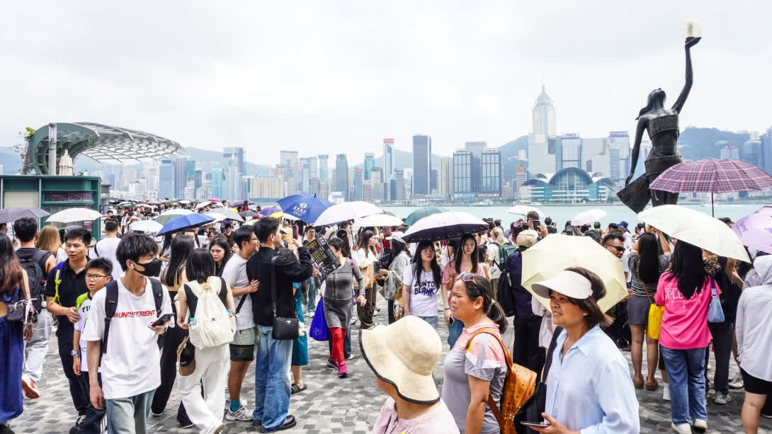 （有片）21萬內地客五一湧港　黃金周盛況再現