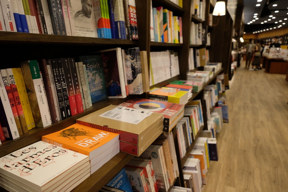 書店一隅。
