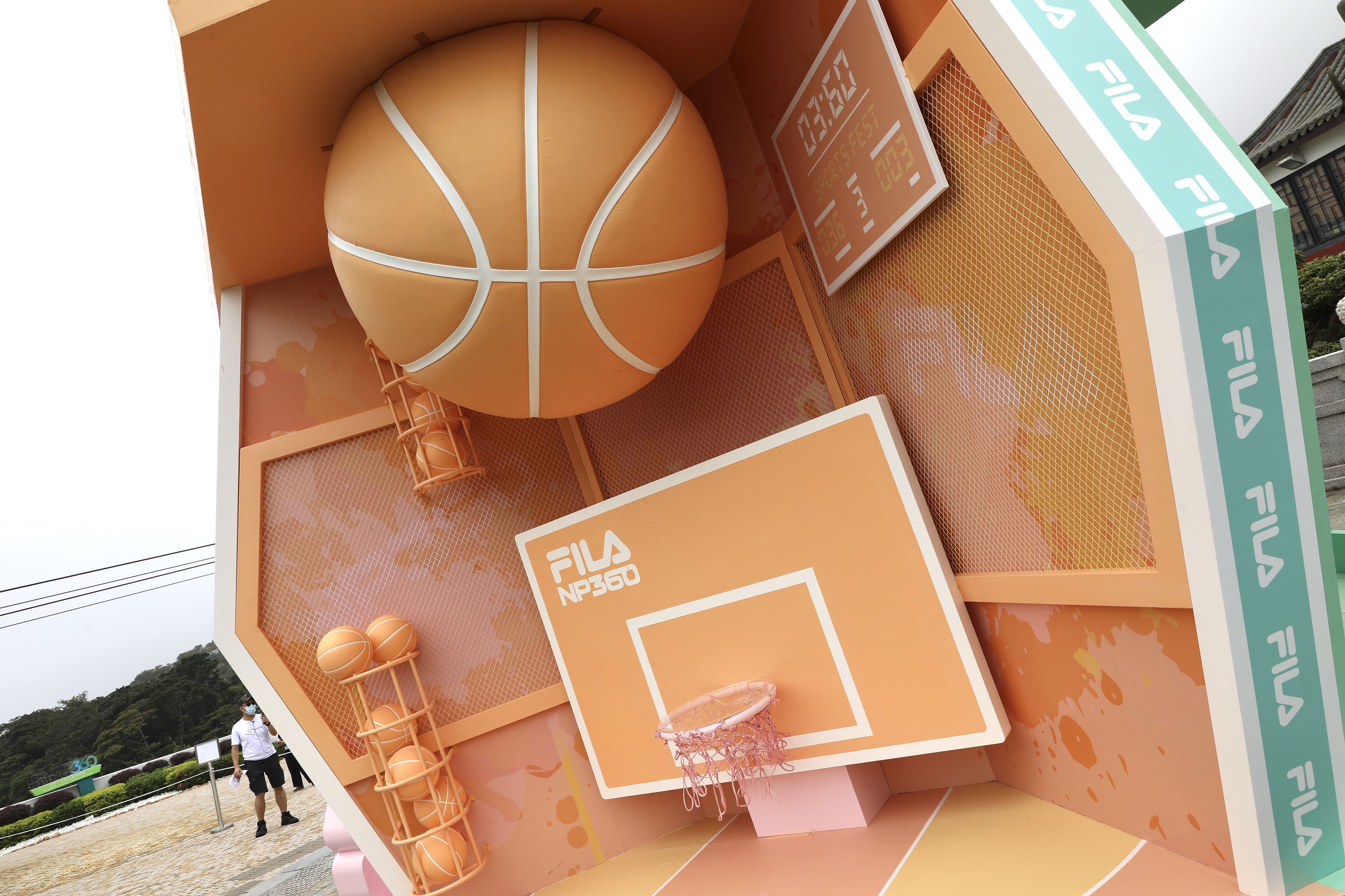 劉偉明表示，預期昂坪360今年第四季客量可較5月首次復運時上升两成至三成。（點新聞記者李斯哲攝）