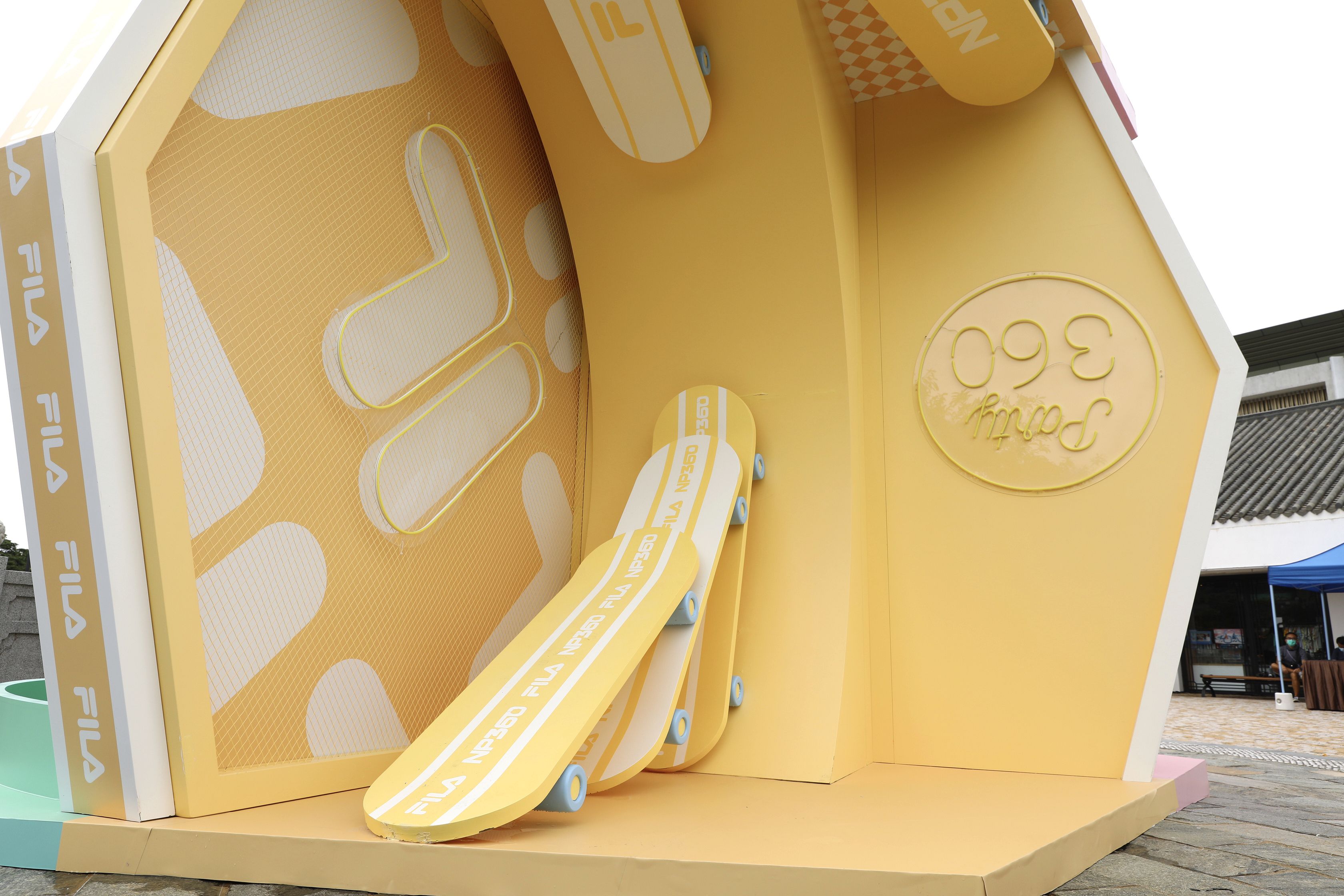 昂坪360會因應疫情發展及限聚令情况，適時重推旅遊計劃，團費亦會調低，希望香港市民有更多機會欣賞香港山水之美。（點新聞記者李斯哲攝）