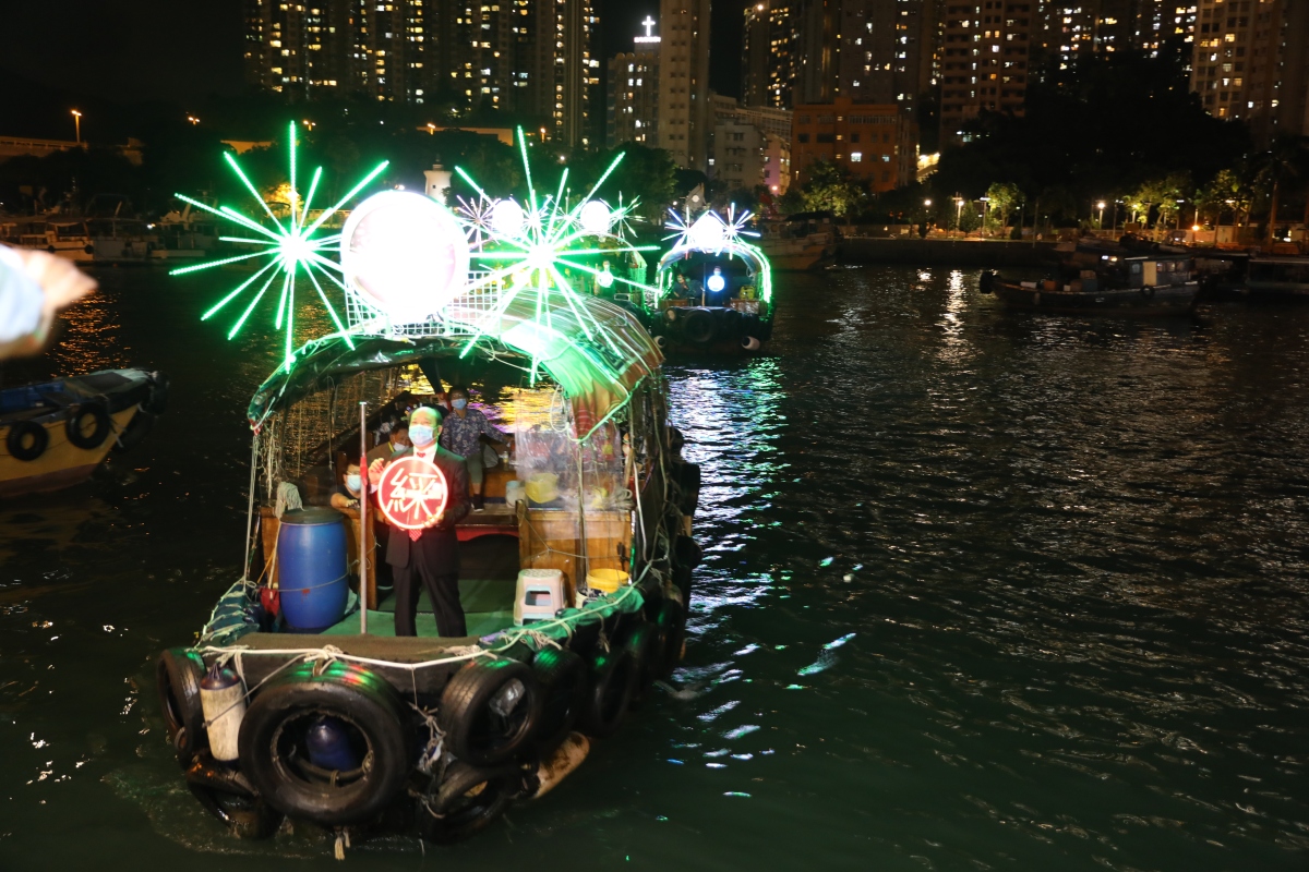 香港南區舉行「彩艇．漁港情」國慶活動，上演一場具地區特色的國慶慶典。（點新聞記者萬霜靈攝）