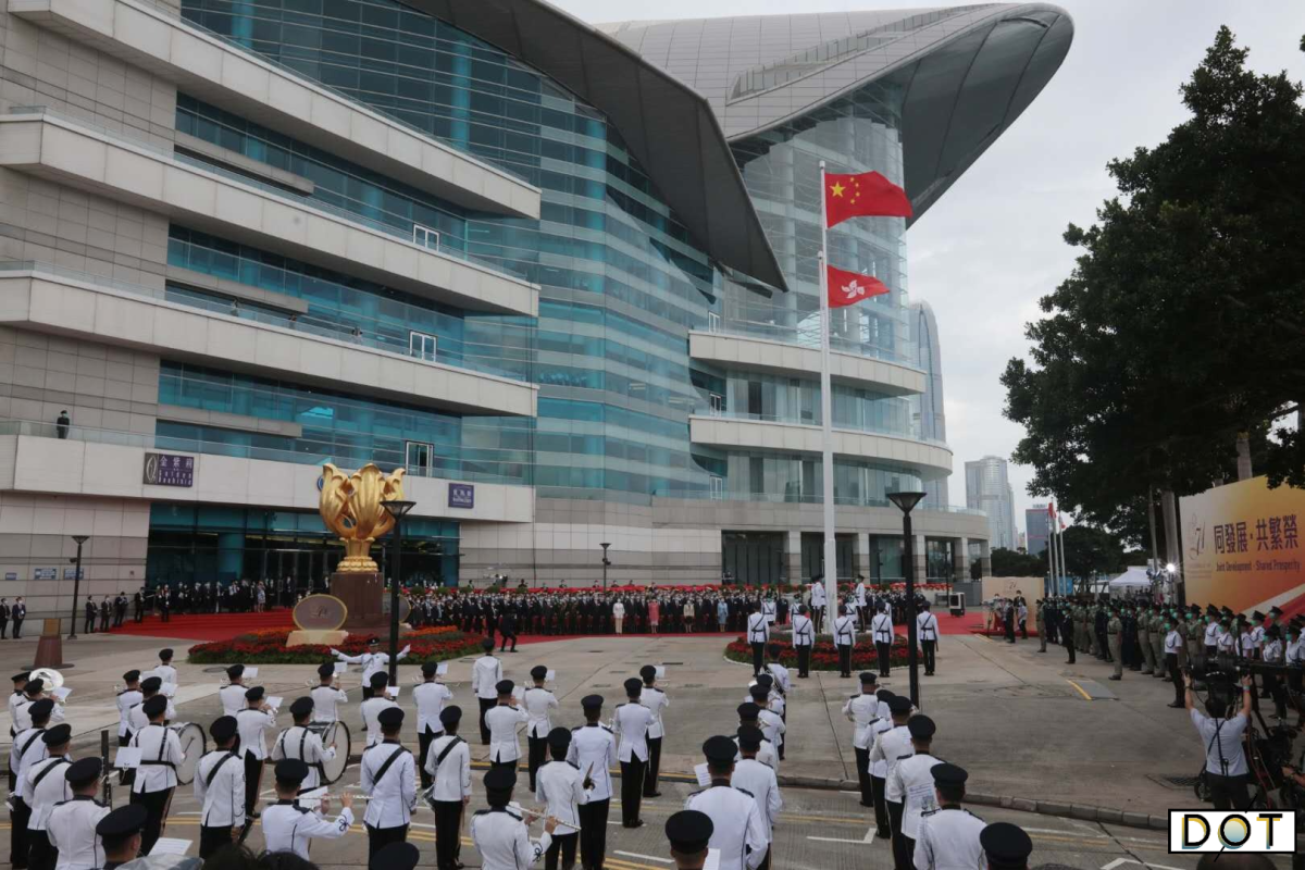 The HK government held a flag-raising ceremony and a grand reception Thursday  (Oct.1) to celebrate the 71st anniversary of the founding of the People's Republic of China. (DotDotNews)