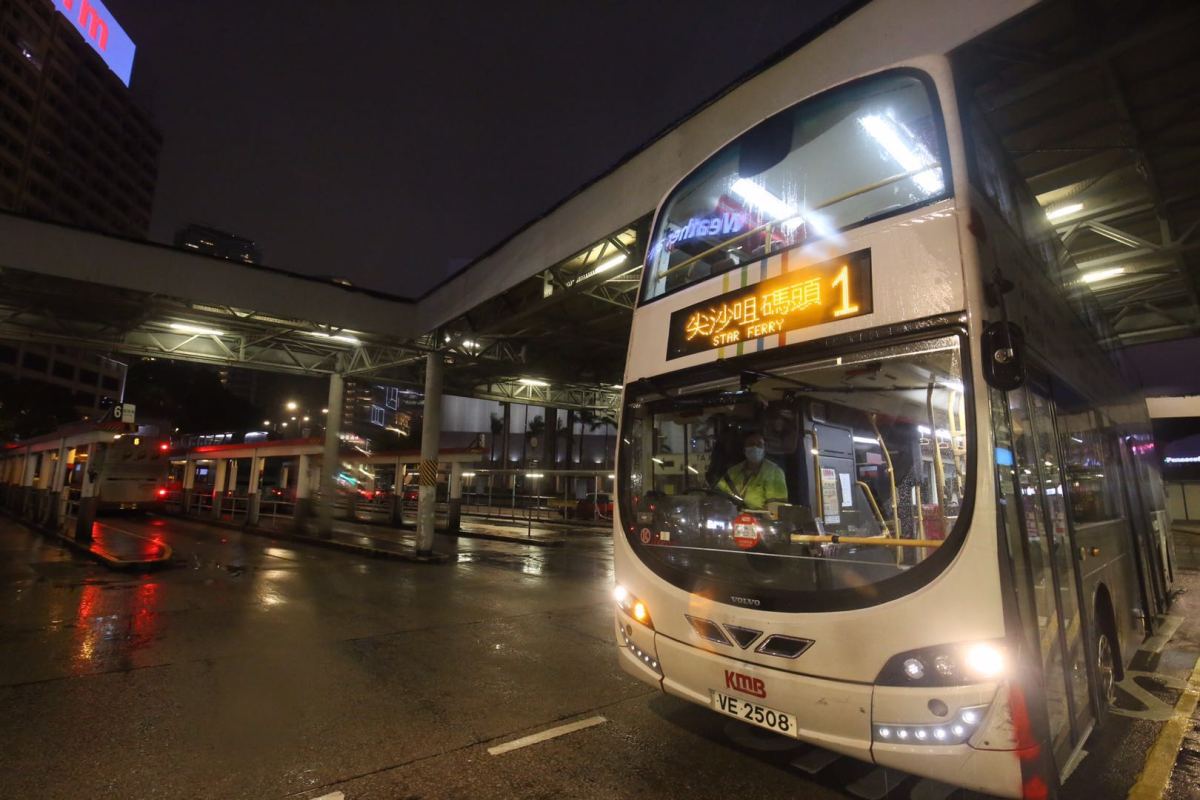 九巴及龍運巴士傍晚6時半起，各路線陸續恢復有限度服務。（點新聞記者馬丁攝）