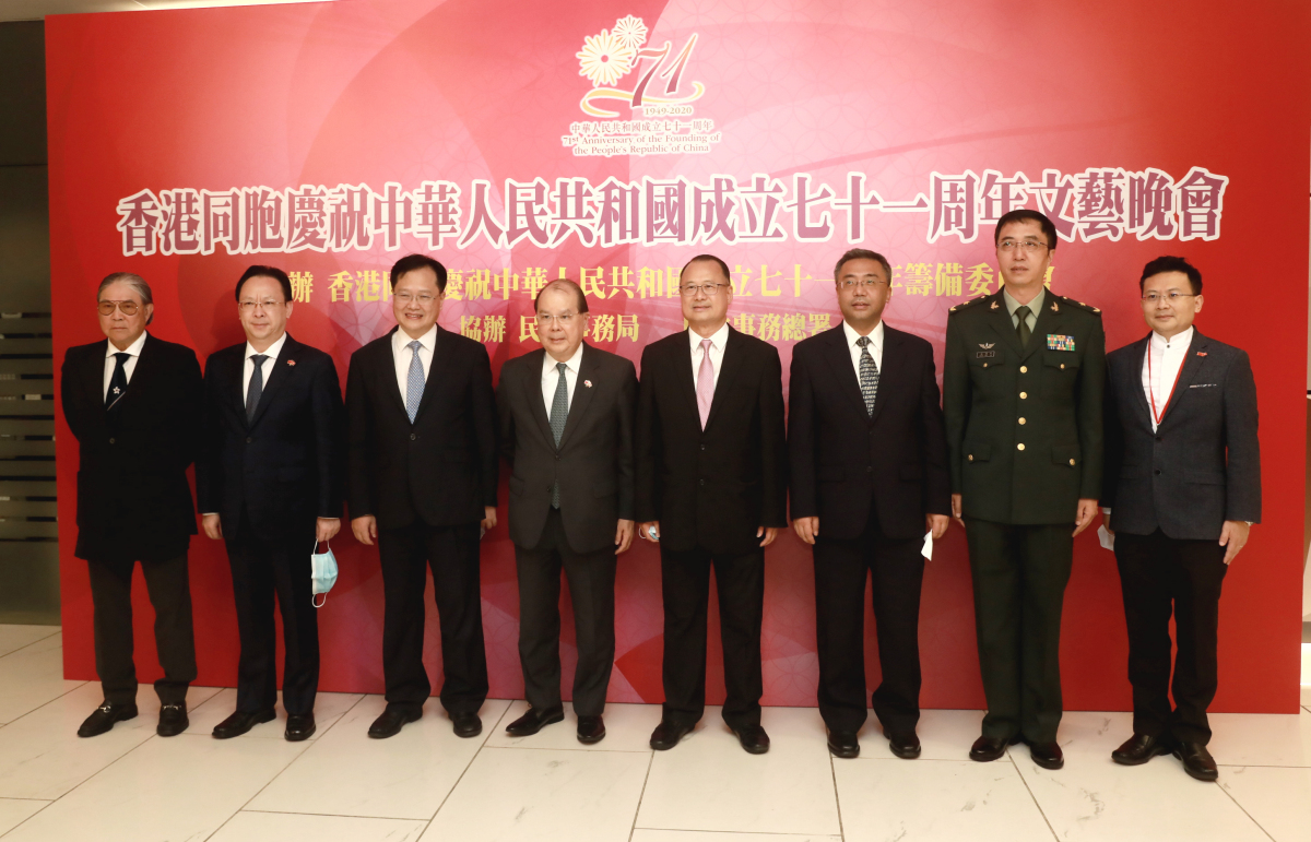 香港同胞慶祝中華人民共和國成立71周年文藝晚會，今(13日)晚在紅磡體育館舉行。晚會由香港同胞慶祝國慶籌委會主辦、以「自强不息」為主題。（點新聞記者攝）