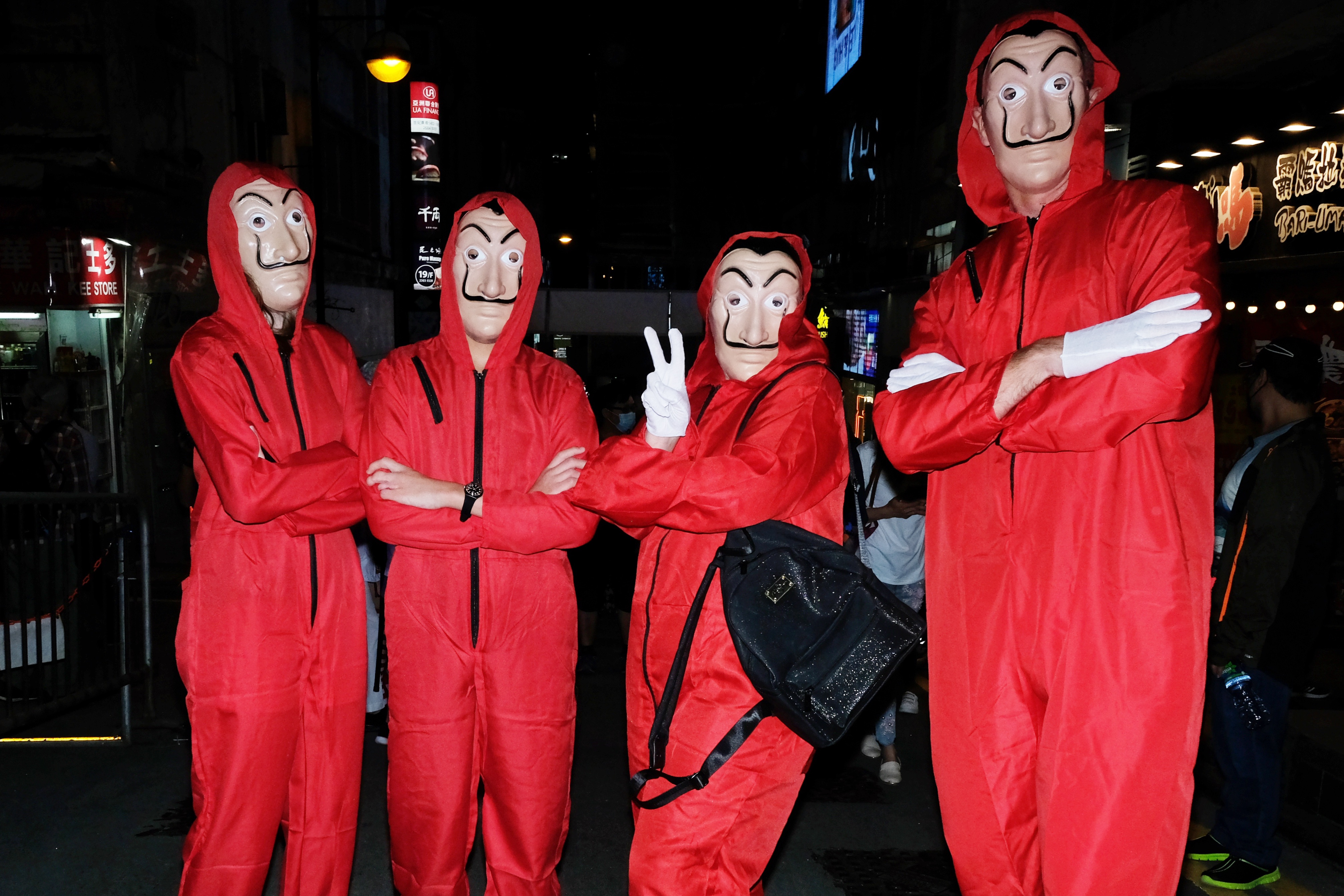 市民歡度萬聖夜。（點新聞記者 麥鈞傑攝）