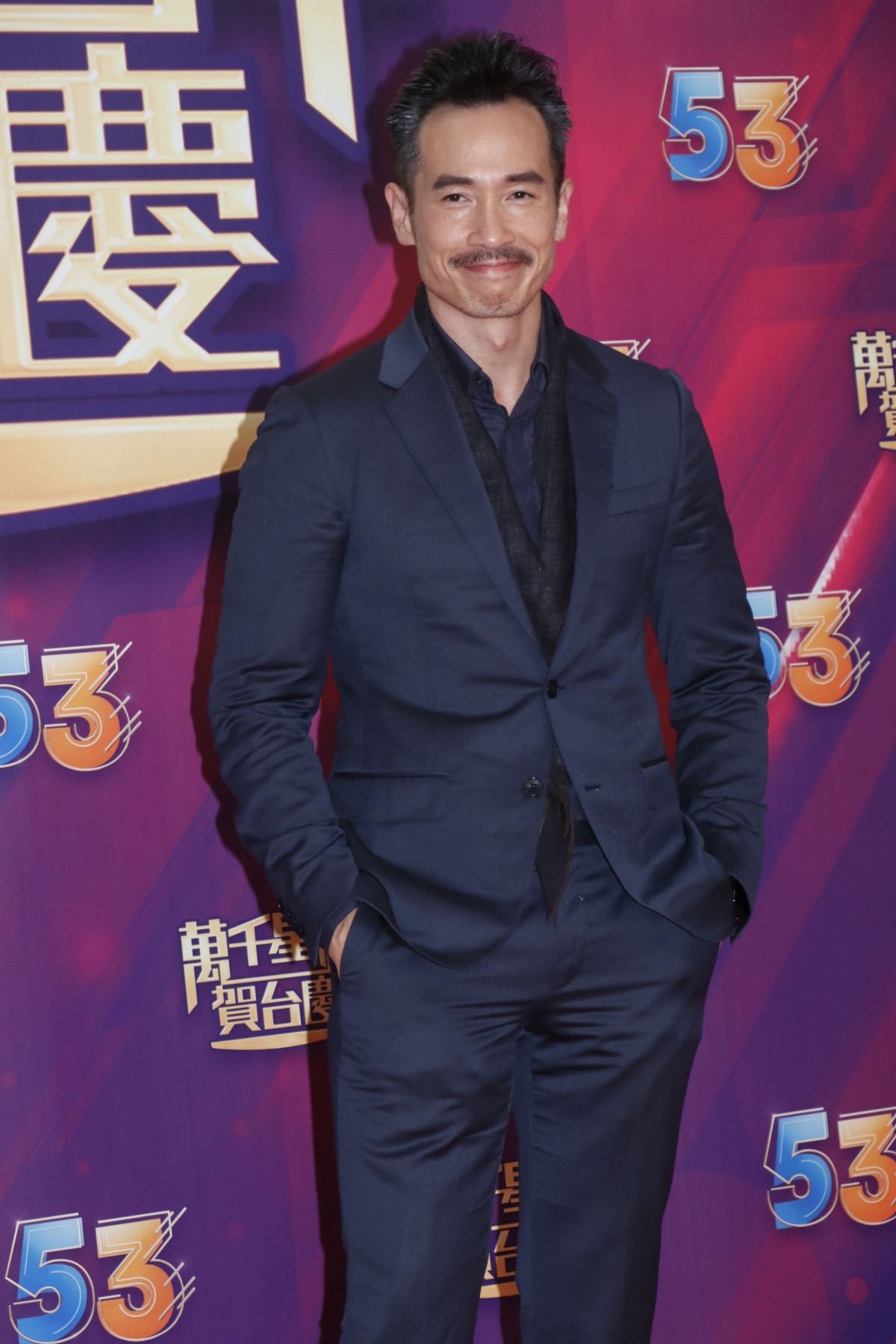 陳豪做足安全措施，臨上台一刻才脫下口罩。(點新聞記者攝)