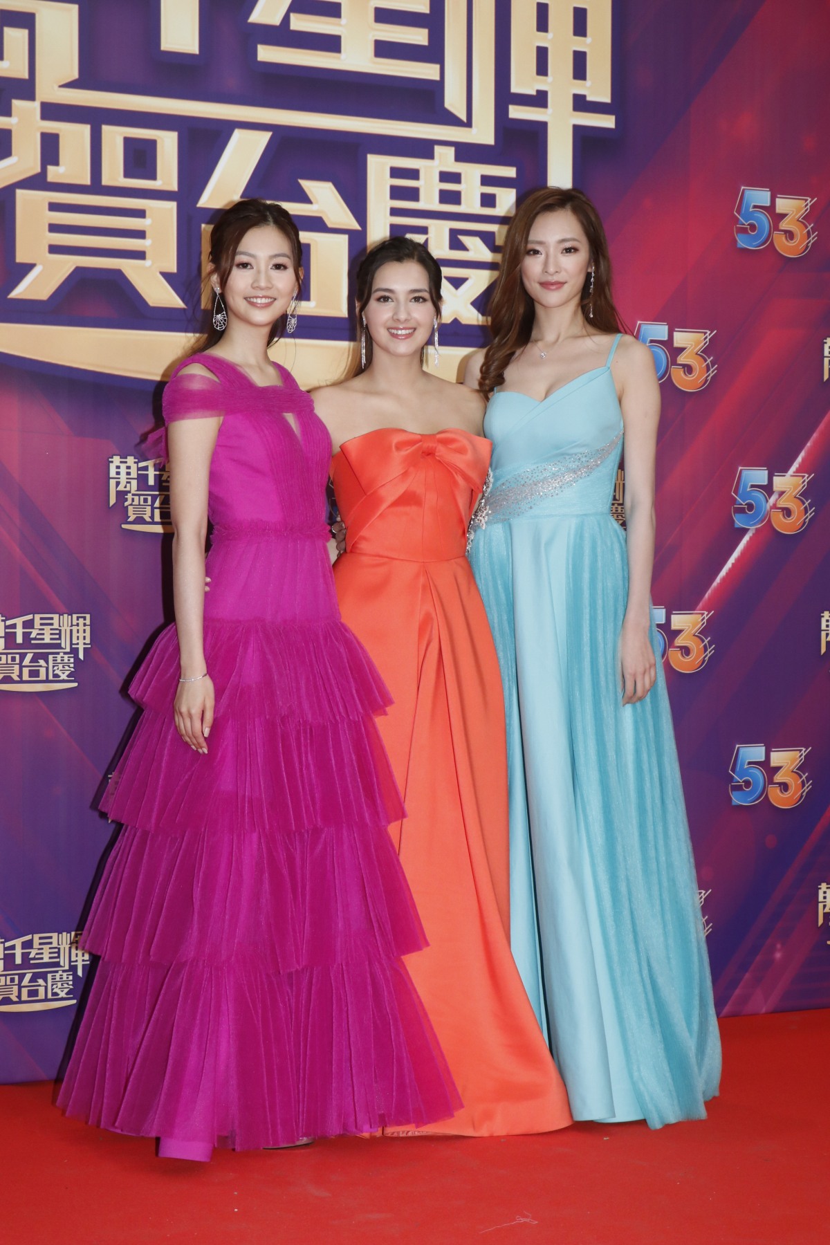 應屆香港小姐冠軍謝嘉怡（中）、亞軍陳楨怡（右）、季軍郭柏妍（左）。(點新聞記者攝)