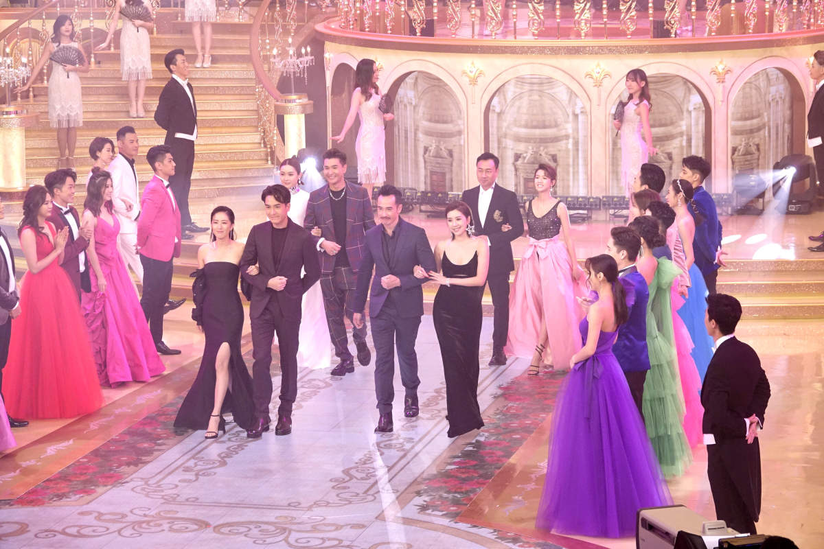 今年遇上疫情不穩，但無阻節目在廠內進行直播，一眾小生花旦出場。(點新聞記者攝)