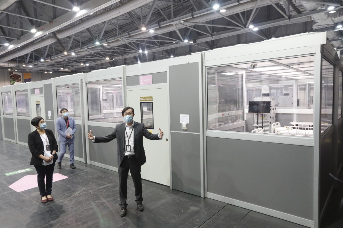 亞博館社區治療設施中的第8號及第10號館明日（3日）起接收新冠確診病人，兩館共可提供500張病床及20個負氣壓治療室。（點新聞記者攝）