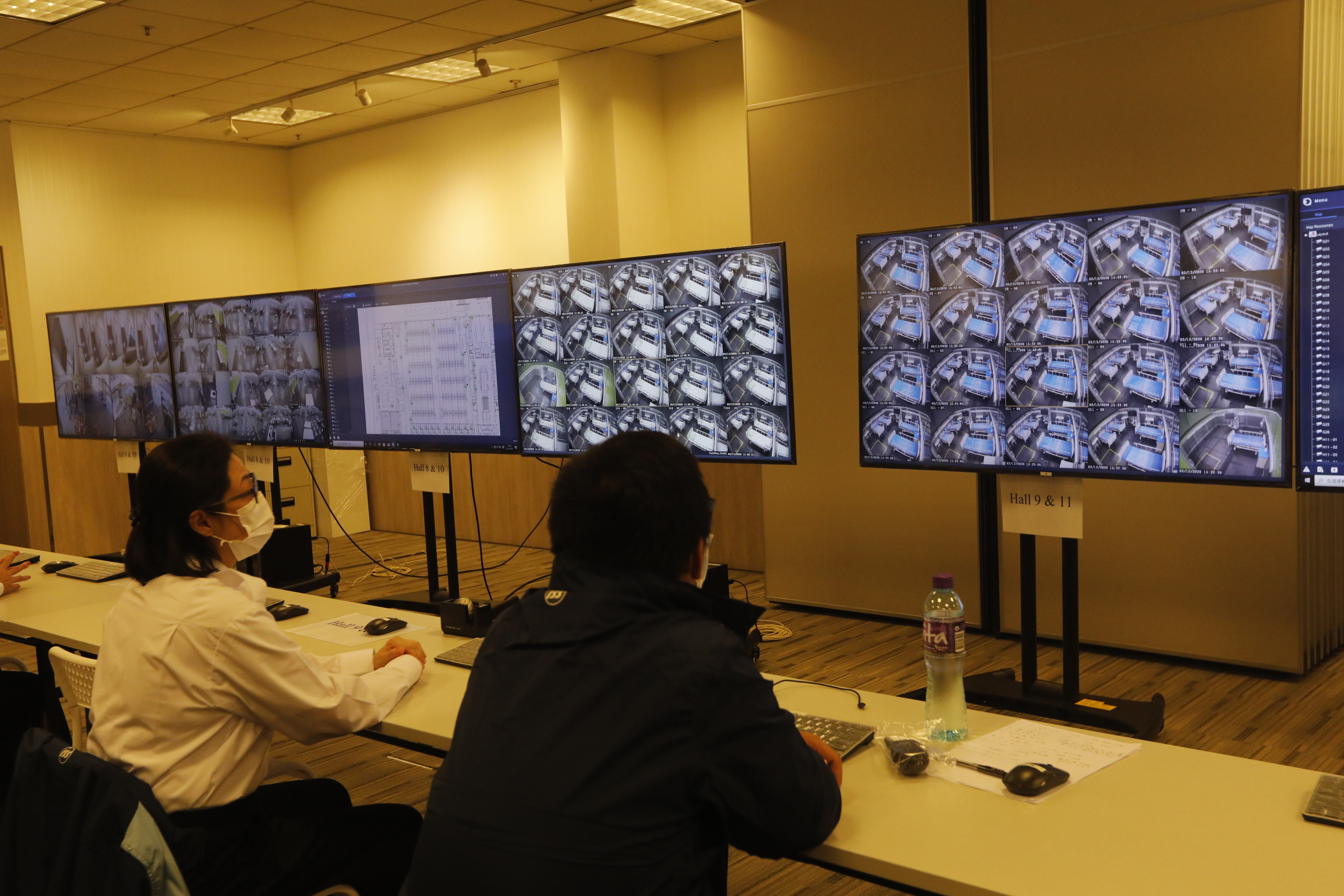 亞博館社區治療設施中的第8號及第10號館明日（3日）起接收新冠確診病人，兩館共可提供500張病床及20個負氣壓治療室。（點新聞記者攝）