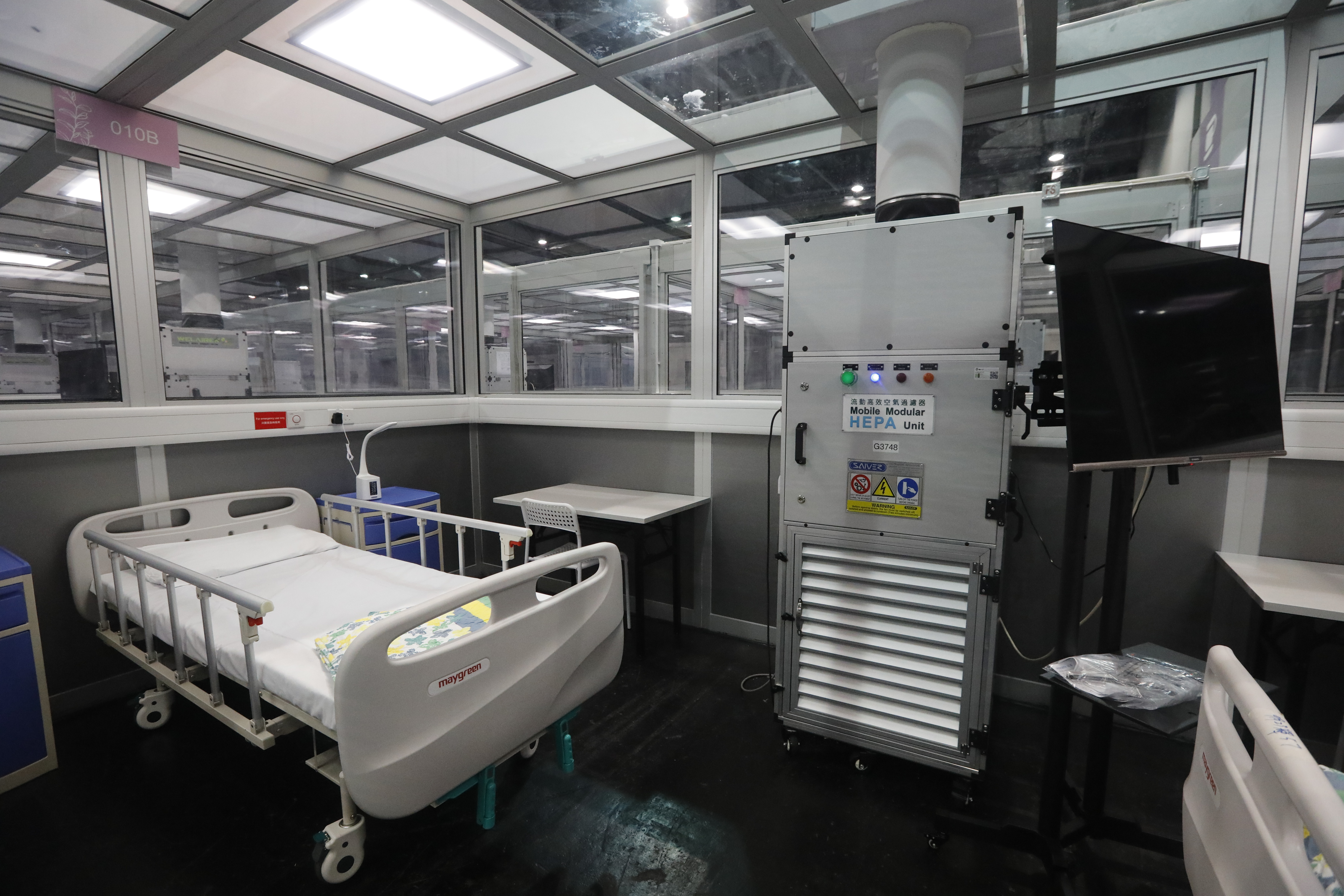 亞博館社區治療設施中的第8號及第10號館明日（3日）起接收新冠確診病人，兩館共可提供500張病床及20個負氣壓治療室。（點新聞記者攝）