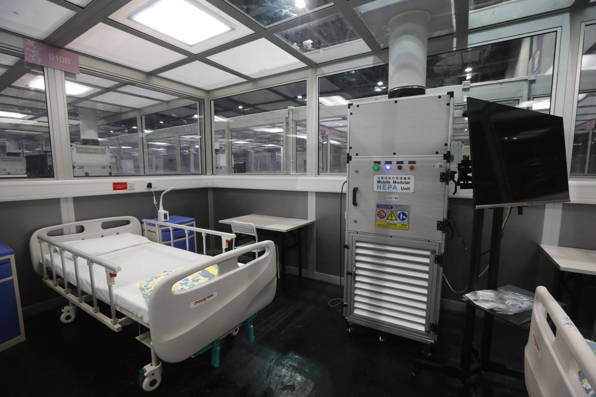 亞博館社區治療設施中的第8號及第10號館明日（3日）起接收新冠確診病人，兩館共可提供500張病床及20個負氣壓治療室。（點新聞記者攝）
