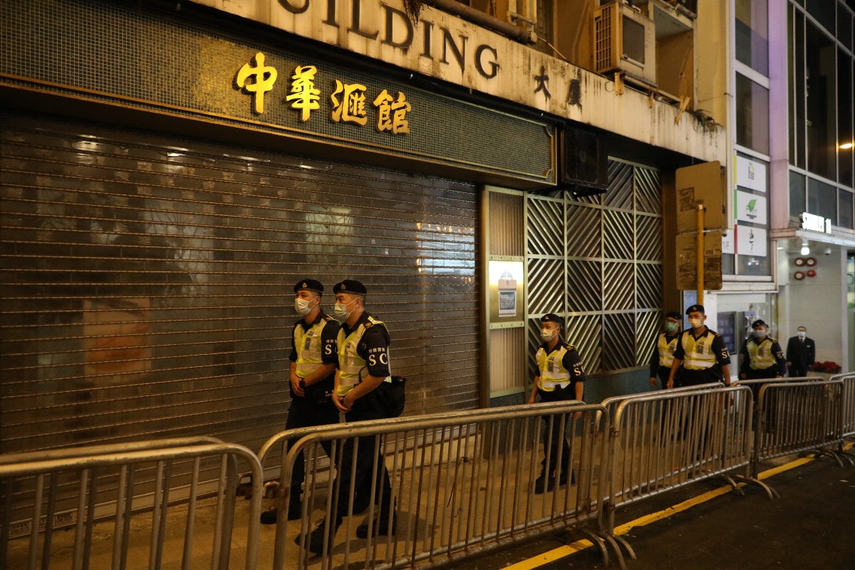 平安夜蘭桂坊街頭「水靜河飛」。（點新聞記者李斯哲攝）