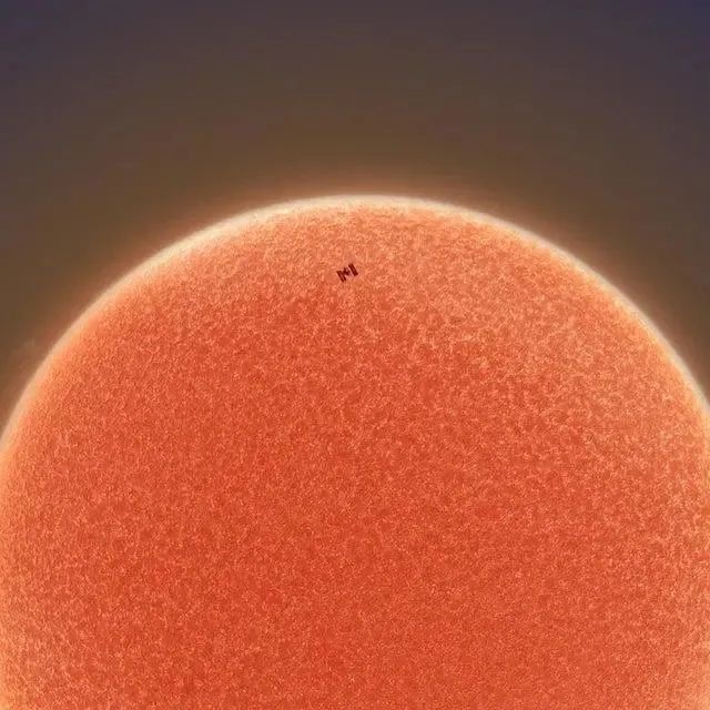 Sun vs. Mercury (Internet)