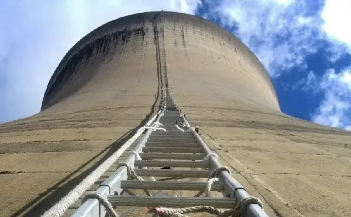35-story nuclear cooling tower (Internet)