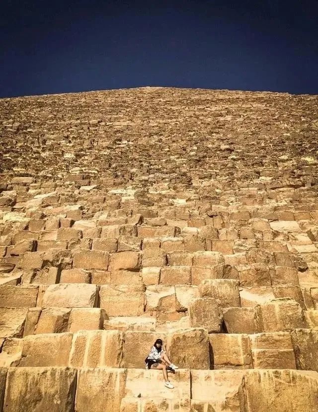 I didn't realize the pyramids were so giant! (Internet)