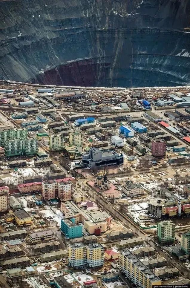 Giant diamond mine in Siberia, Russia (Internet)