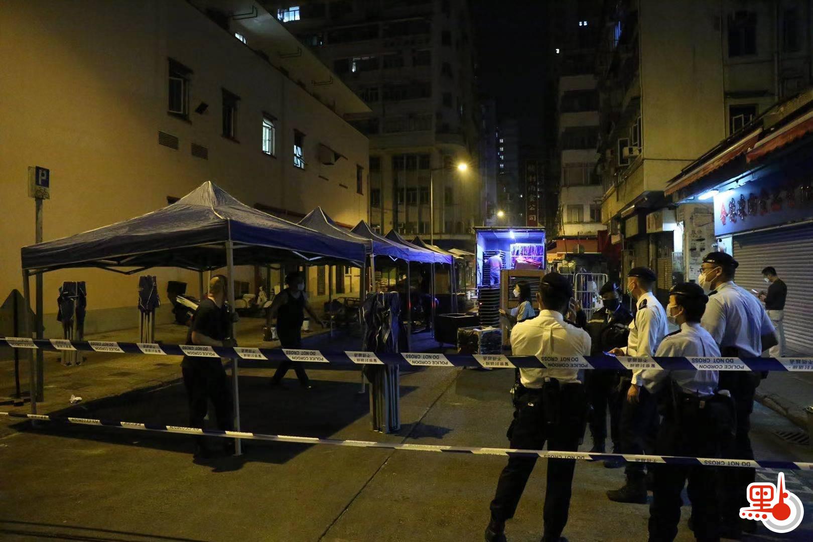 工作人員在區內架起多個帳篷。（點新聞記者攝）