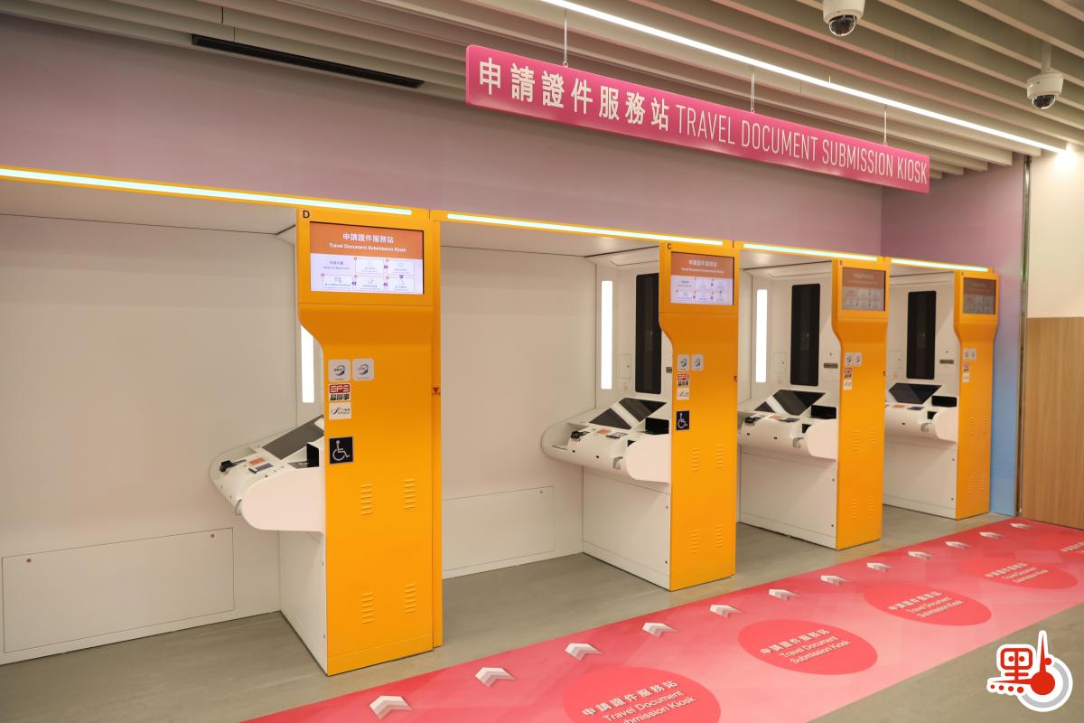 辦事處設有多種人性化的自助服務設施，包括申請和領取證件服務站。(點新聞記者李斯哲攝)