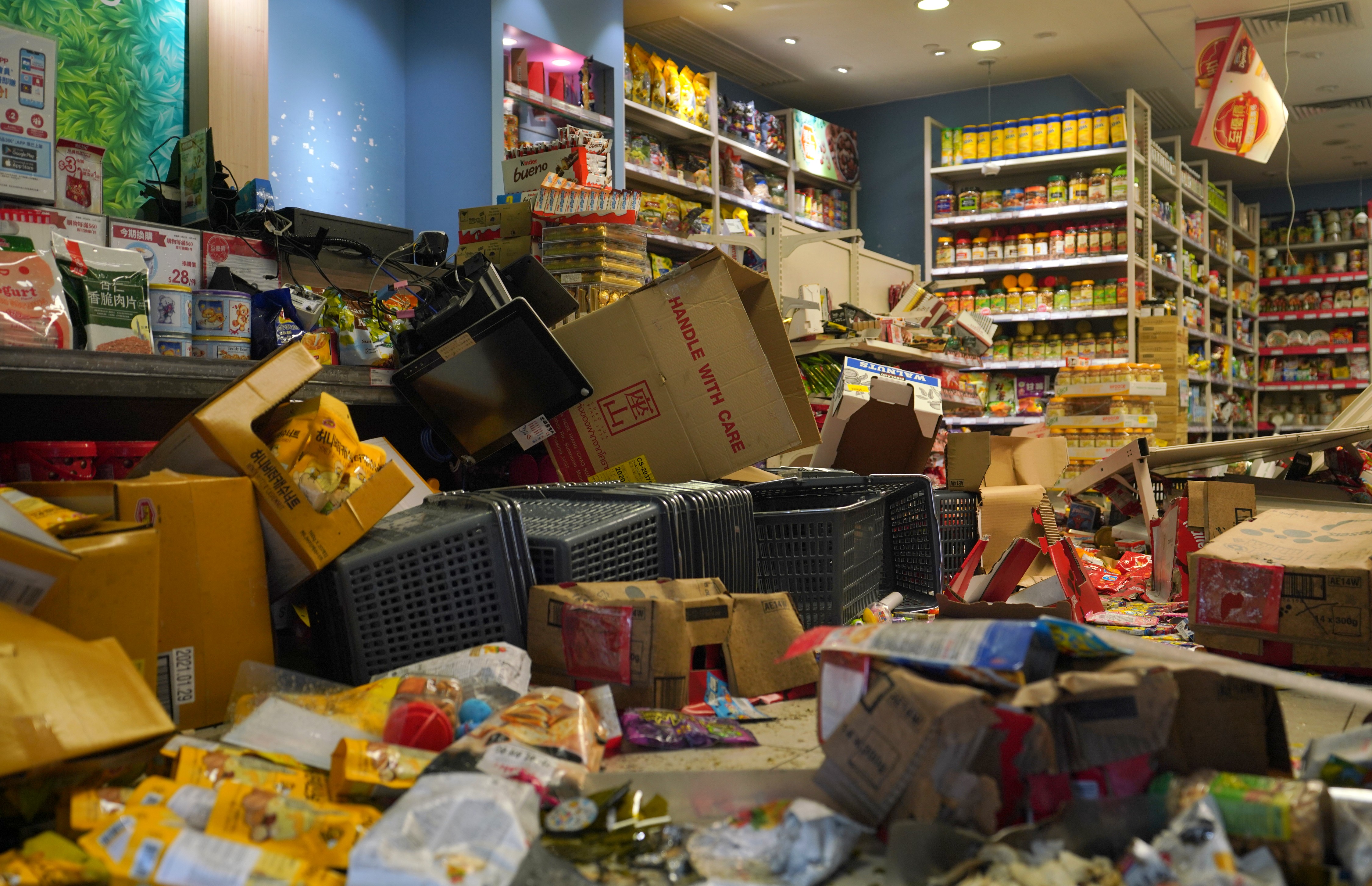 涉刑毀葵芳零食店5暴徒認罪候判- 港聞- 點新聞