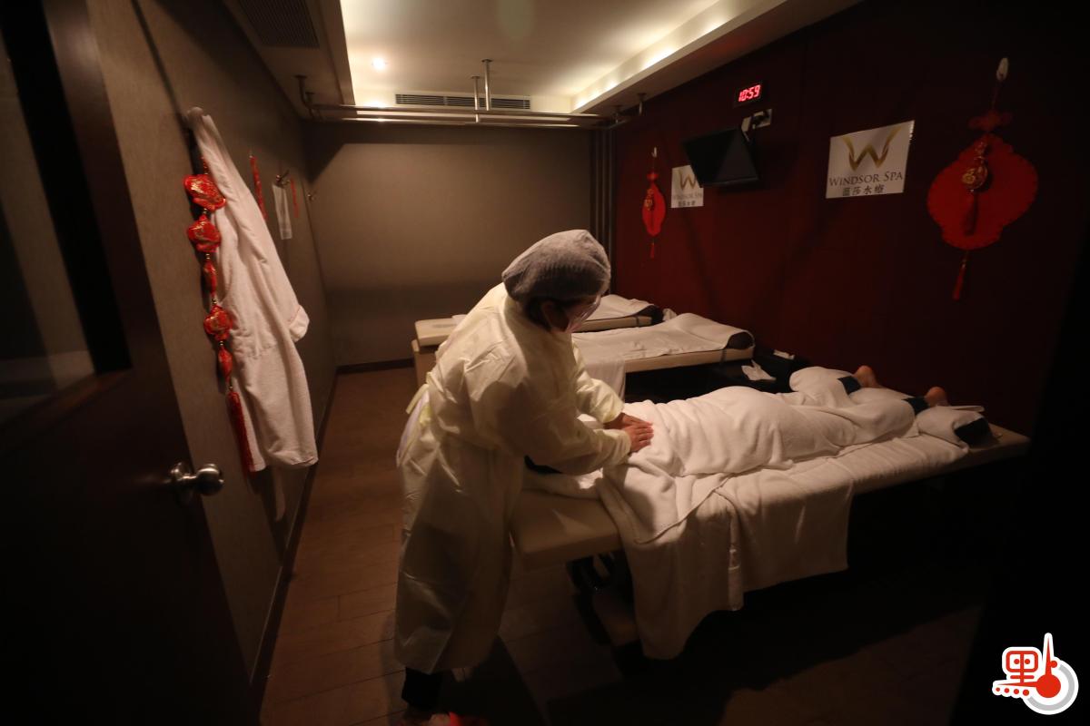 Spa會所重新營業，已有市民享受起了按摩服務。