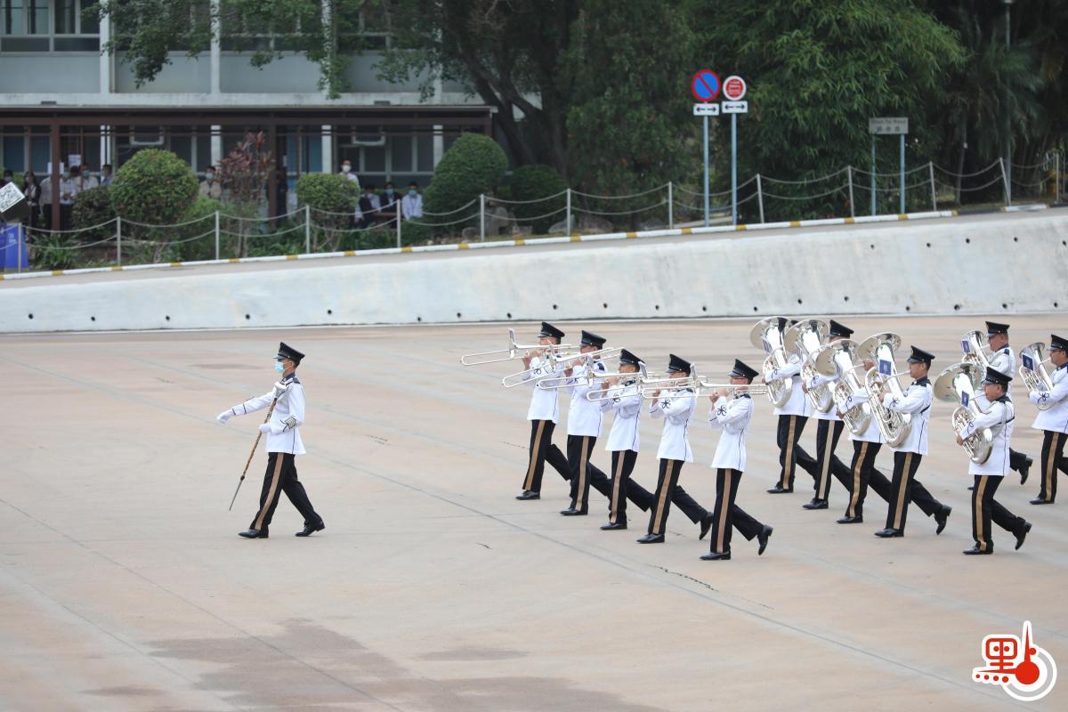 Thursday (Apr. 15) morning's opening ceremony of National Security Education Day kicked off a series of activities to mark its first celebration since the implementation of the National Security Law for Hong Kong. The Hong Kong Police College holds an open day for the public to learn more about the significance of national security and the work of the police force in safeguarding national security. Starting at 9:15 a.m., more than 1,000 people were admitted and seated, and the police held a flag-raising ceremony and played the national anthem.