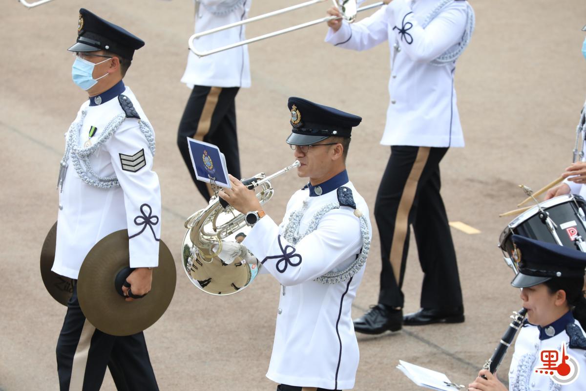Thursday (Apr. 15) morning's opening ceremony of National Security Education Day kicked off a series of activities to mark its first celebration since the implementation of the National Security Law for Hong Kong. The Hong Kong Police College holds an open day for the public to learn more about the significance of national security and the work of the police force in safeguarding national security. Starting at 9:15 a.m., more than 1,000 people were admitted and seated, and the police held a flag-raising ceremony and played the national anthem.