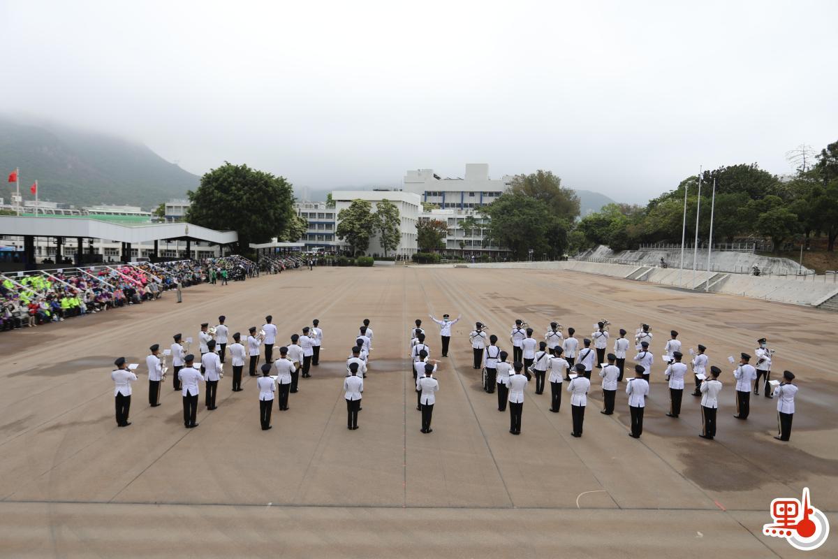 Thursday (Apr. 15) morning's opening ceremony of National Security Education Day kicked off a series of activities to mark its first celebration since the implementation of the National Security Law for Hong Kong. The Hong Kong Police College holds an open day for the public to learn more about the significance of national security and the work of the police force in safeguarding national security. Starting at 9:15 a.m., more than 1,000 people were admitted and seated, and the police held a flag-raising ceremony and played the national anthem.