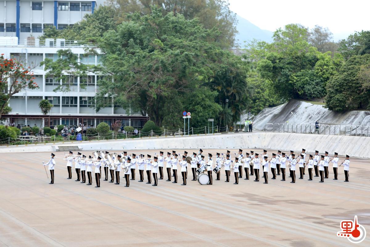 Thursday (Apr. 15) morning's opening ceremony of National Security Education Day kicked off a series of activities to mark its first celebration since the implementation of the National Security Law for Hong Kong. The Hong Kong Police College holds an open day for the public to learn more about the significance of national security and the work of the police force in safeguarding national security. Starting at 9:15 a.m., more than 1,000 people were admitted and seated, and the police held a flag-raising ceremony and played the national anthem.