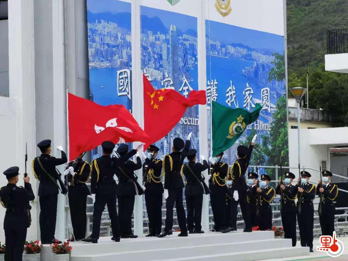 Thursday (Apr. 15) morning's opening ceremony of National Security Education Day kicked off a series of activities to mark its first celebration since the implementation of the National Security Law for Hong Kong. The Hong Kong Customs College holds an open day today, which includes a professional marching performance, an Academy tour, a demonstration of customs search dogs, a demonstration of professional equipment, a tour of the Professional Development Training Building and outdoor firing range, as well as a virtual reality experience.