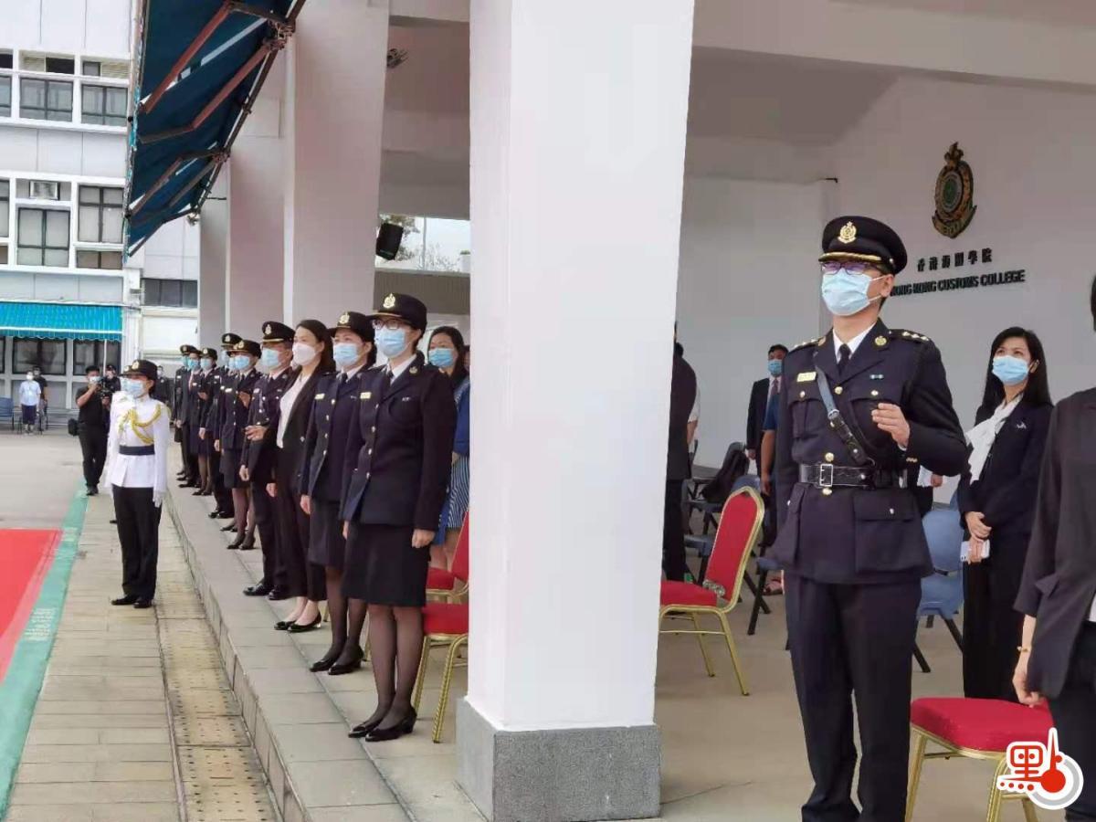 Thursday (Apr. 15) morning's opening ceremony of National Security Education Day kicked off a series of activities to mark its first celebration since the implementation of the National Security Law for Hong Kong. The Hong Kong Customs College holds an open day today, which includes a professional marching performance, an Academy tour, a demonstration of customs search dogs, a demonstration of professional equipment, a tour of the Professional Development Training Building and outdoor firing range, as well as a virtual reality experience.