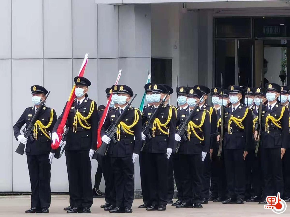 Thursday (Apr. 15) morning's opening ceremony of National Security Education Day kicked off a series of activities to mark its first celebration since the implementation of the National Security Law for Hong Kong. The Hong Kong Customs College holds an open day today, which includes a professional marching performance, an Academy tour, a demonstration of customs search dogs, a demonstration of professional equipment, a tour of the Professional Development Training Building and outdoor firing range, as well as a virtual reality experience.