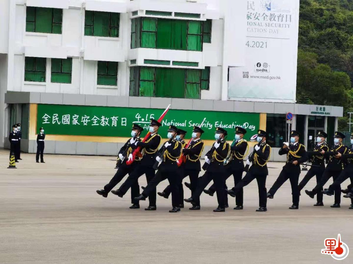 Thursday (Apr. 15) morning's opening ceremony of National Security Education Day kicked off a series of activities to mark its first celebration since the implementation of the National Security Law for Hong Kong. The Hong Kong Customs College holds an open day today, which includes a professional marching performance, an Academy tour, a demonstration of customs search dogs, a demonstration of professional equipment, a tour of the Professional Development Training Building and outdoor firing range, as well as a virtual reality experience.