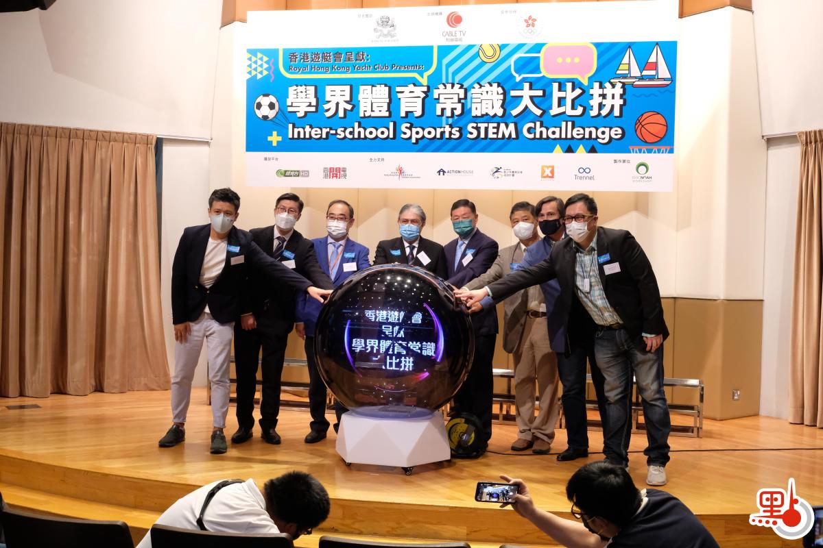 鑒於香港學界體育運動仍未能全面恢復，有線體育台獲得中國香港體育協會暨奧林匹克委員會全力支持下，製作《香港遊艇會呈獻：學界體育常識大比拼》，節目將於明日（30日）晚上10時30分於有線體育台首播。有線電視今日特假奧運大樓賽馬會演講廳舉行啟動儀式。（點新聞記者麥鈞傑攝）