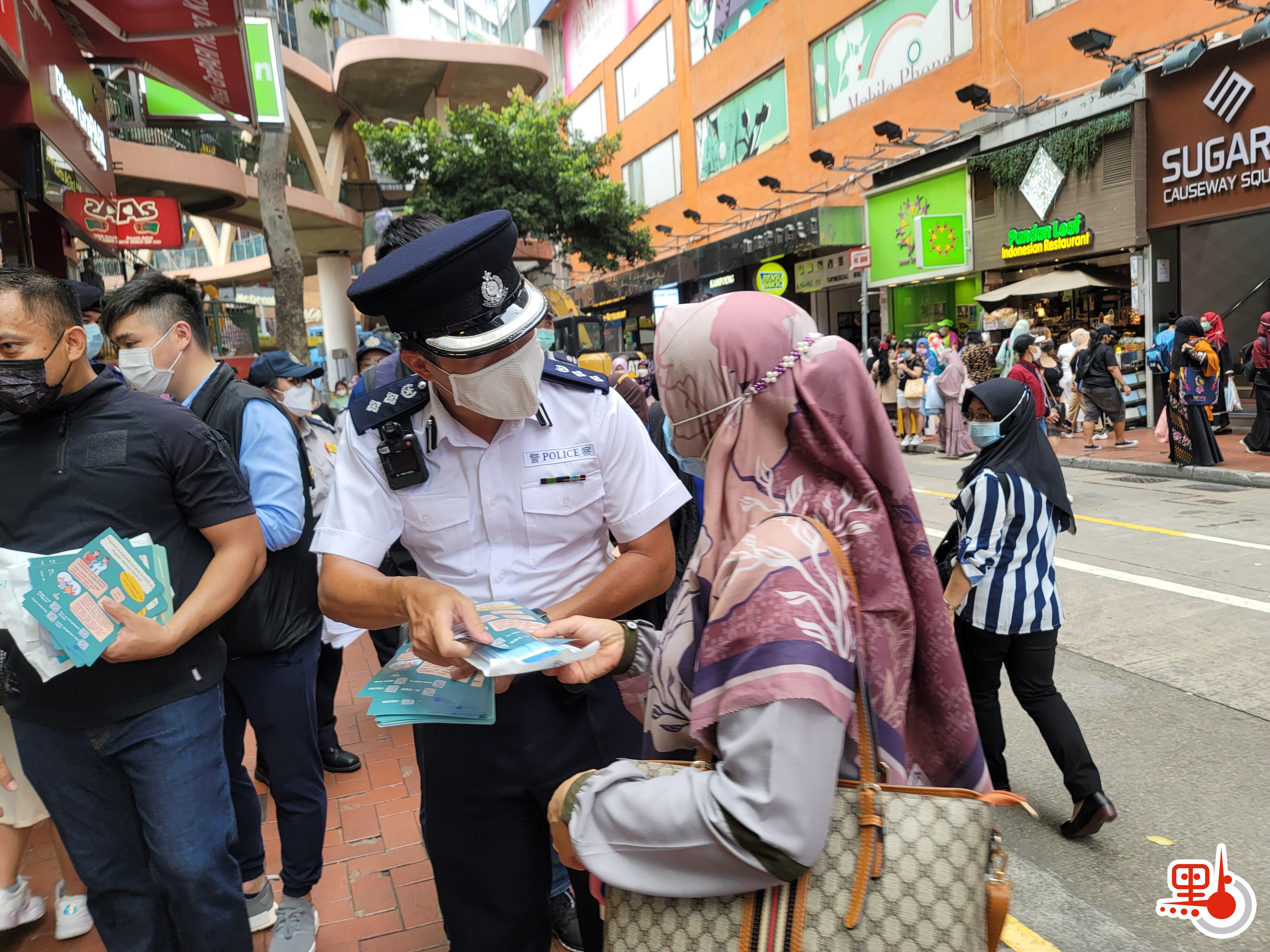 灣仔警區指揮官呼籲外傭遵守限聚令，包括不要超過四人聚集、不要共用餐飲。（點新聞記者 何燊亮攝）