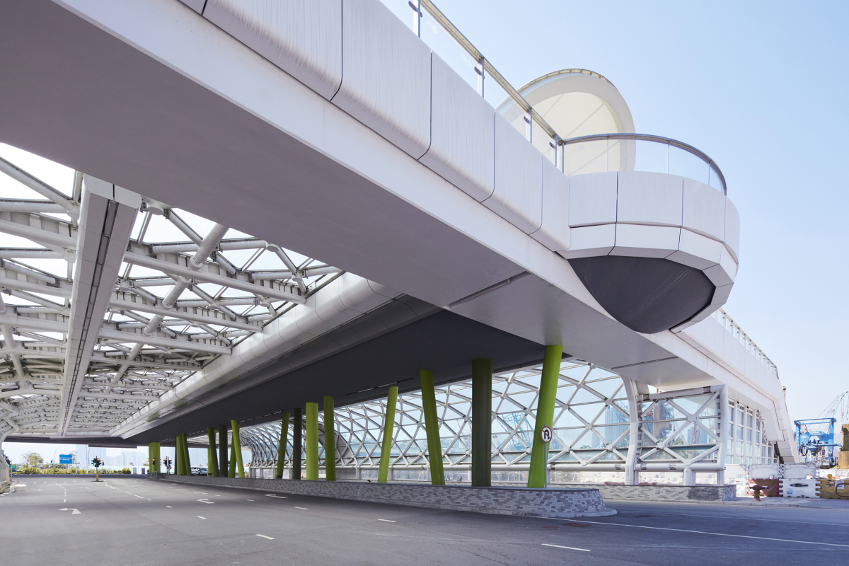 空中花園以航空為設計主題，讓市民在遊覽時重拾昔日啟德機場的情懷。園景平台的形狀模仿飛機機身及機翼，由地面望向平台，飛機的輪廓一目了然。
