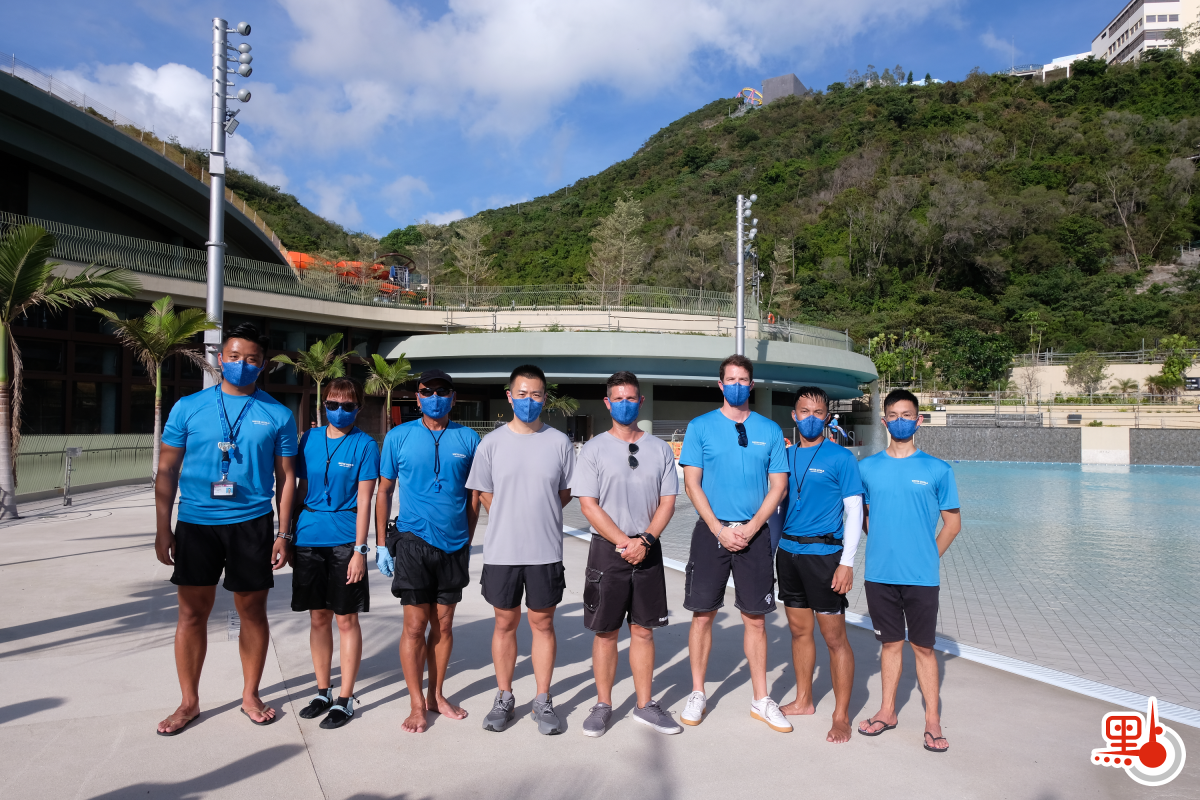 炎炎夏日，首選活動一定是玩水！海洋公園專業水上安全團隊正蓄勢待發，務求讓訪客安全暢遊亞洲首個全天候臨海水上樂園，放心全情投入刺激好玩的旅程。（點新聞記者麥鈞傑攝）