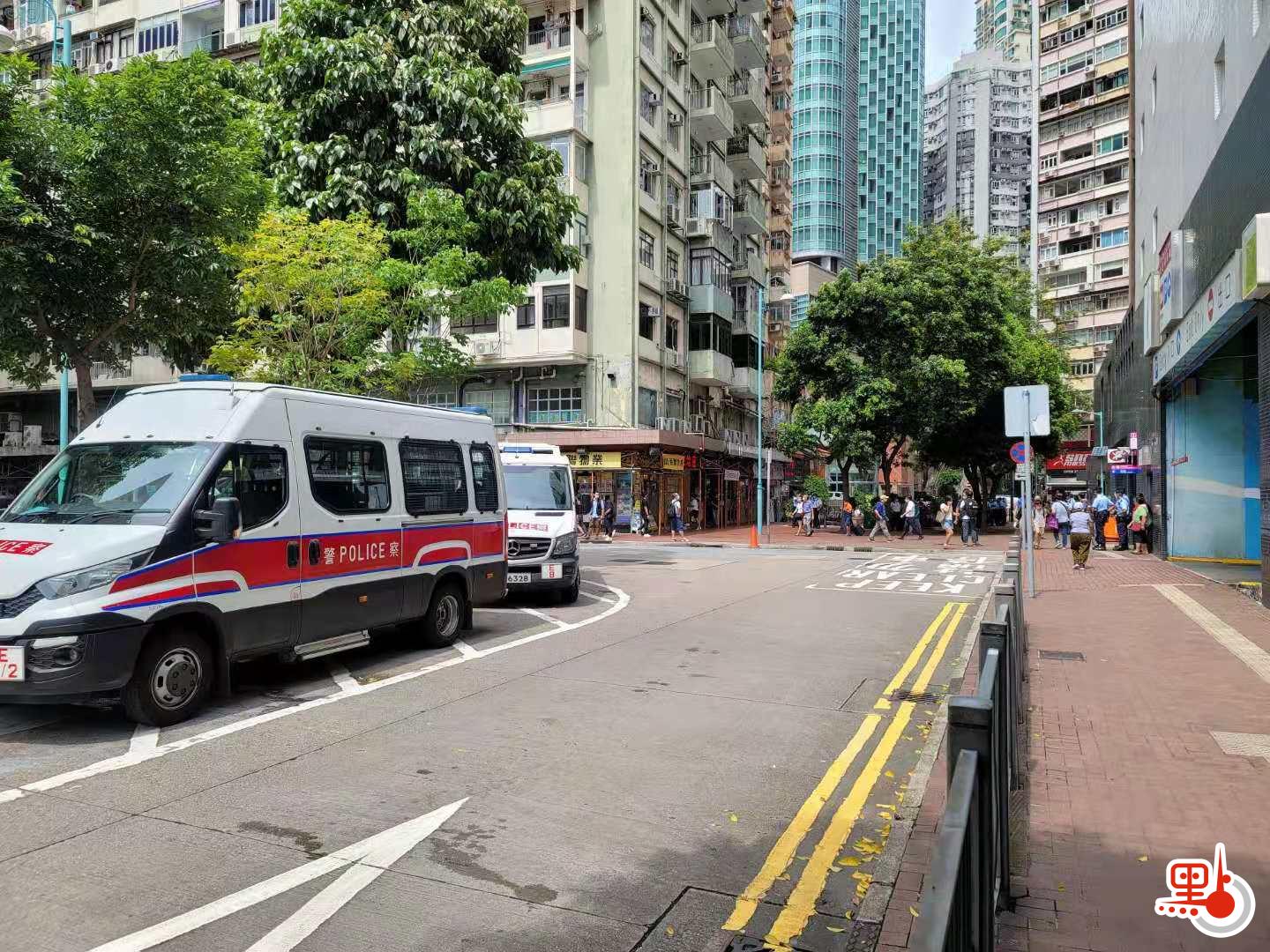 警方就今天（４日）下午至晚上維多利亞公園的保安安排會見傳媒。維園中央草坪、1至6號足球場、籃球場和往來中央圖書館的天橋，及部分維園內通道封閉，下午二時生效。呼籲市民如無必要，不要前往維園。警方視乎情況，如果情況惡劣，不排除封閉更多地方。
（點新聞記者何燊亮攝）