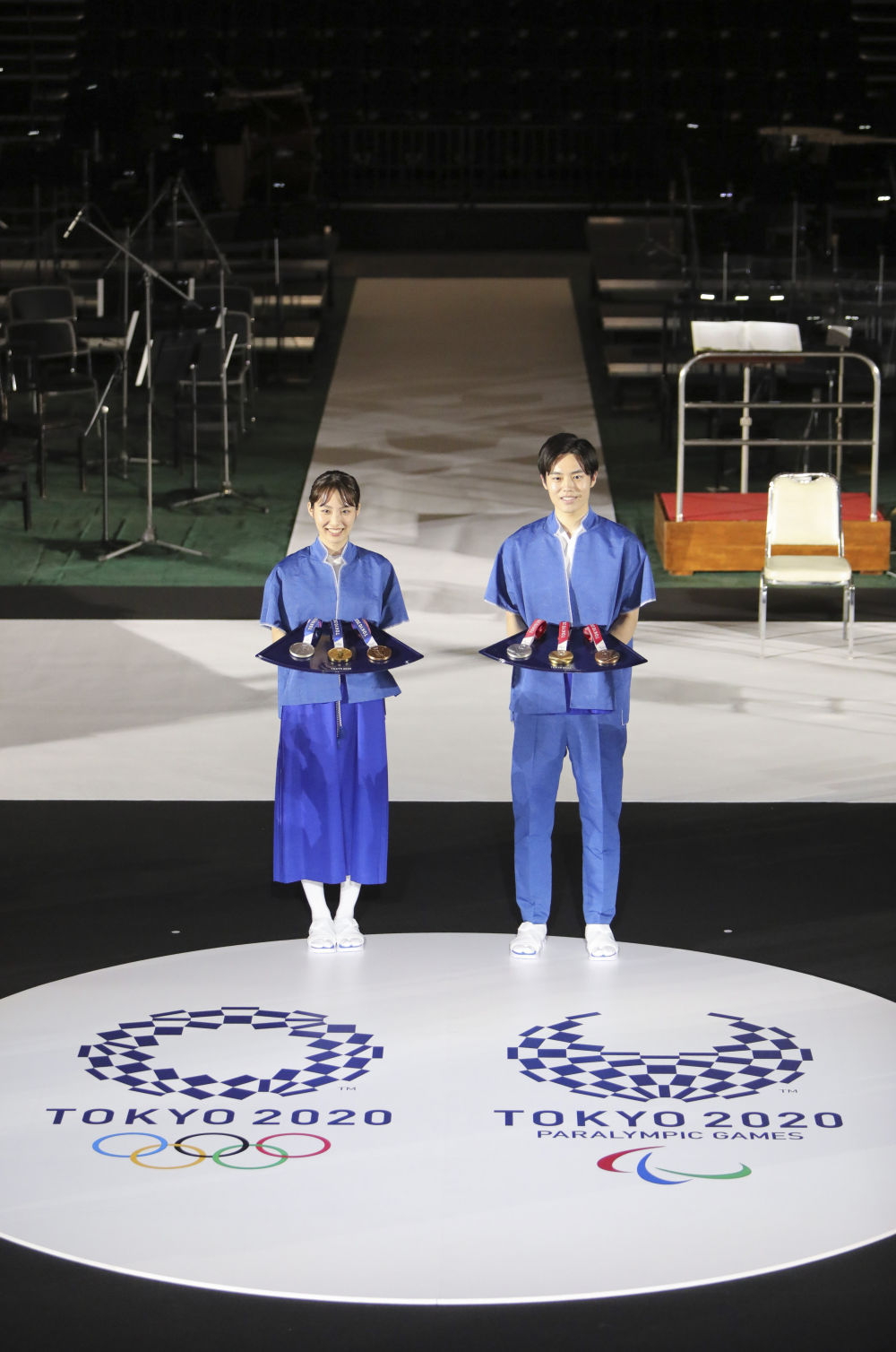 圖為東奧會展示的頒獎志願者禮服。（新華社圖片）