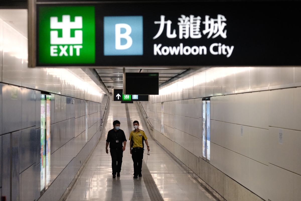 宋皇臺站有三個出入口，為舊區注入新動力，約5分鐘路程，就能到達九龍城區。為配合啟德新社區發展，已預留足夠設備，在啟德體育園落成後舉辦大型活動時，能應付大量人流。（點新聞記者陳大文攝）