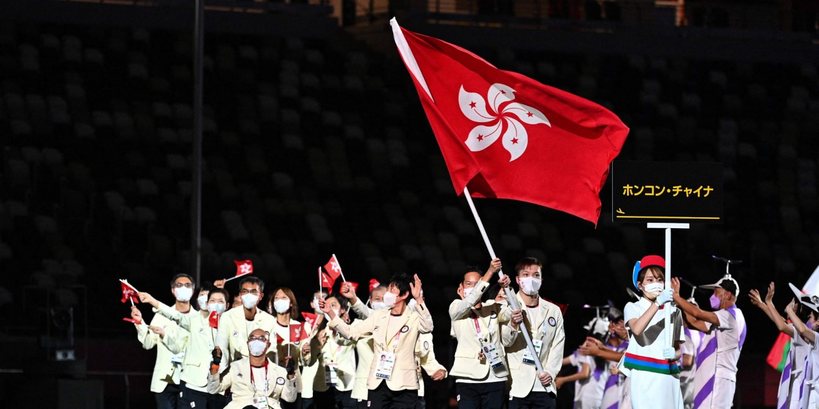 （多圖）東京殘奧揭幕　港隊任國芬許家俊持區旗入場