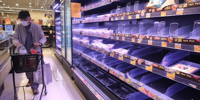疫下百業｜超市工友嘆又忙又危險 每日返工最少換六個口罩