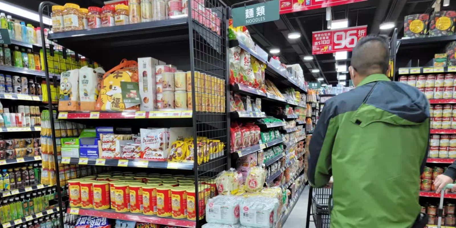 China's retail sales down 0.2% in January-April