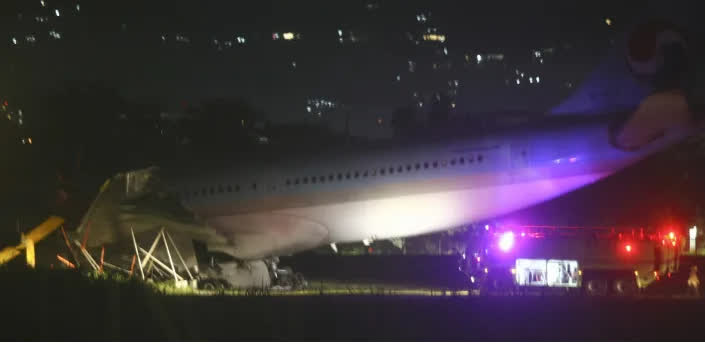 Korean Air Plane Overruns Philippine Runway - World - 點新聞-dotdotnews