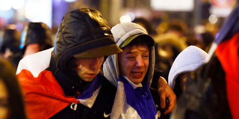 世界盃｜法國球迷不滿賽果爆騷亂　警射催淚彈