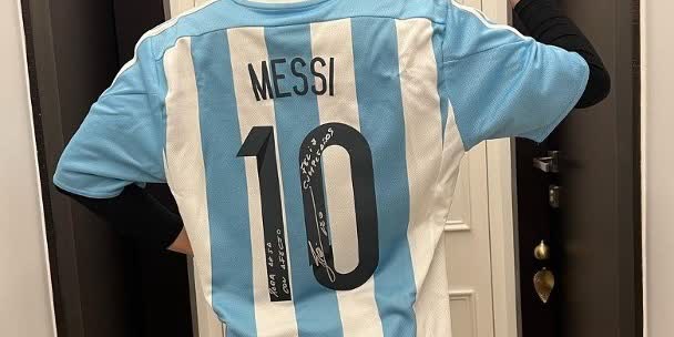 世界盃丨周星馳估中阿根廷奪冠　忠粉阿Sa狂曬簽名球衣