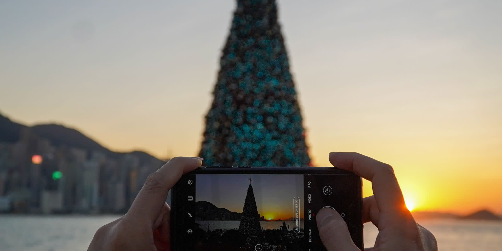 （多圖）打卡西九海濱巨型聖誕樹　日落時分別有風味
