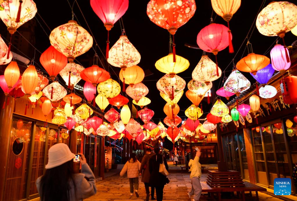 People enjoy lanterns in Xuan'en County of Enshi Tujia and Miao Autonomous Prefecture, central China's Hubei Province, Jan. 17, 2023. This year's Spring Festival, or the Chinese New Year, falls on Jan. 22. (Photo by Chen Xukai/Xinhua)