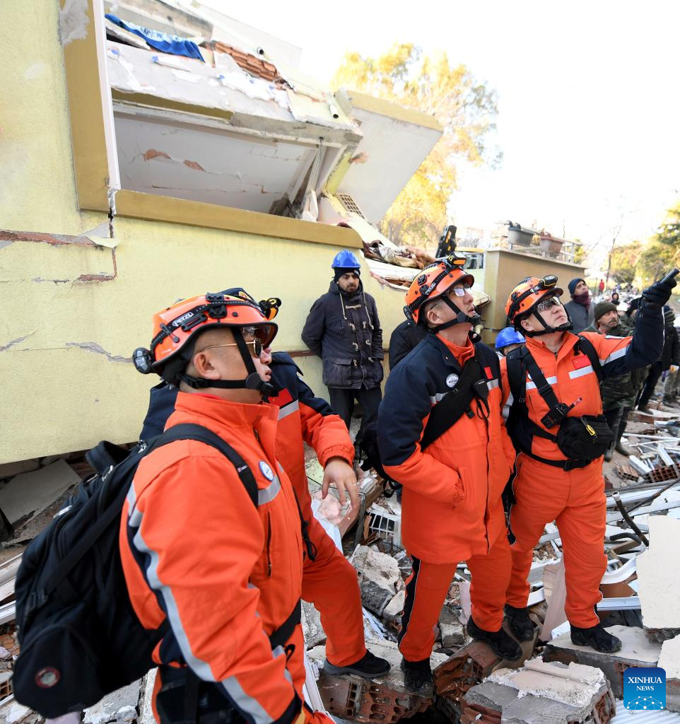Members of the China Search and Rescue Team carry out operation on earthquake debris in the southern province of Hatay, Trkiye, Feb. 8, 2023. (Xinhua/Shadati)