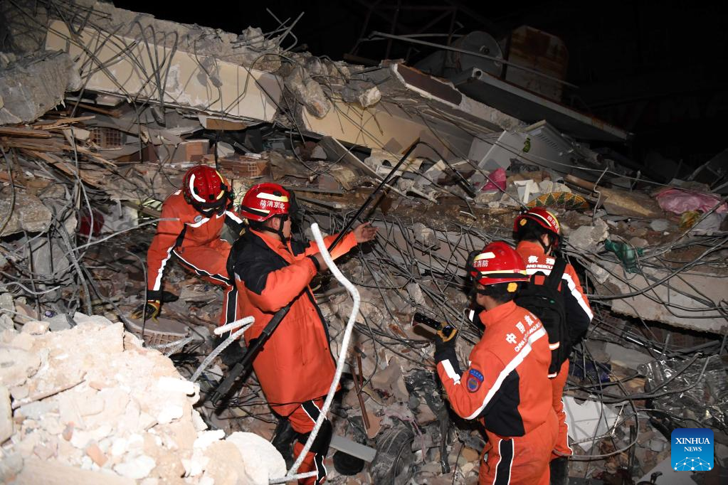 Members of the China Search and Rescue Team carry out operation on earthquake debris in the southern province of Hatay, Trkiye, Feb. 8, 2023. (Xinhua/Shadati)